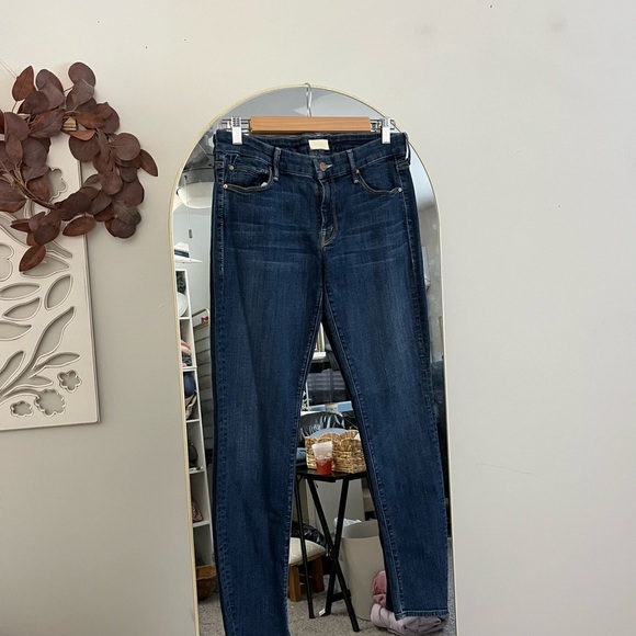 MOTHER The Looker in Dark Blue Flowers from the Storm Skinny Jeans - Picture 3 of 11